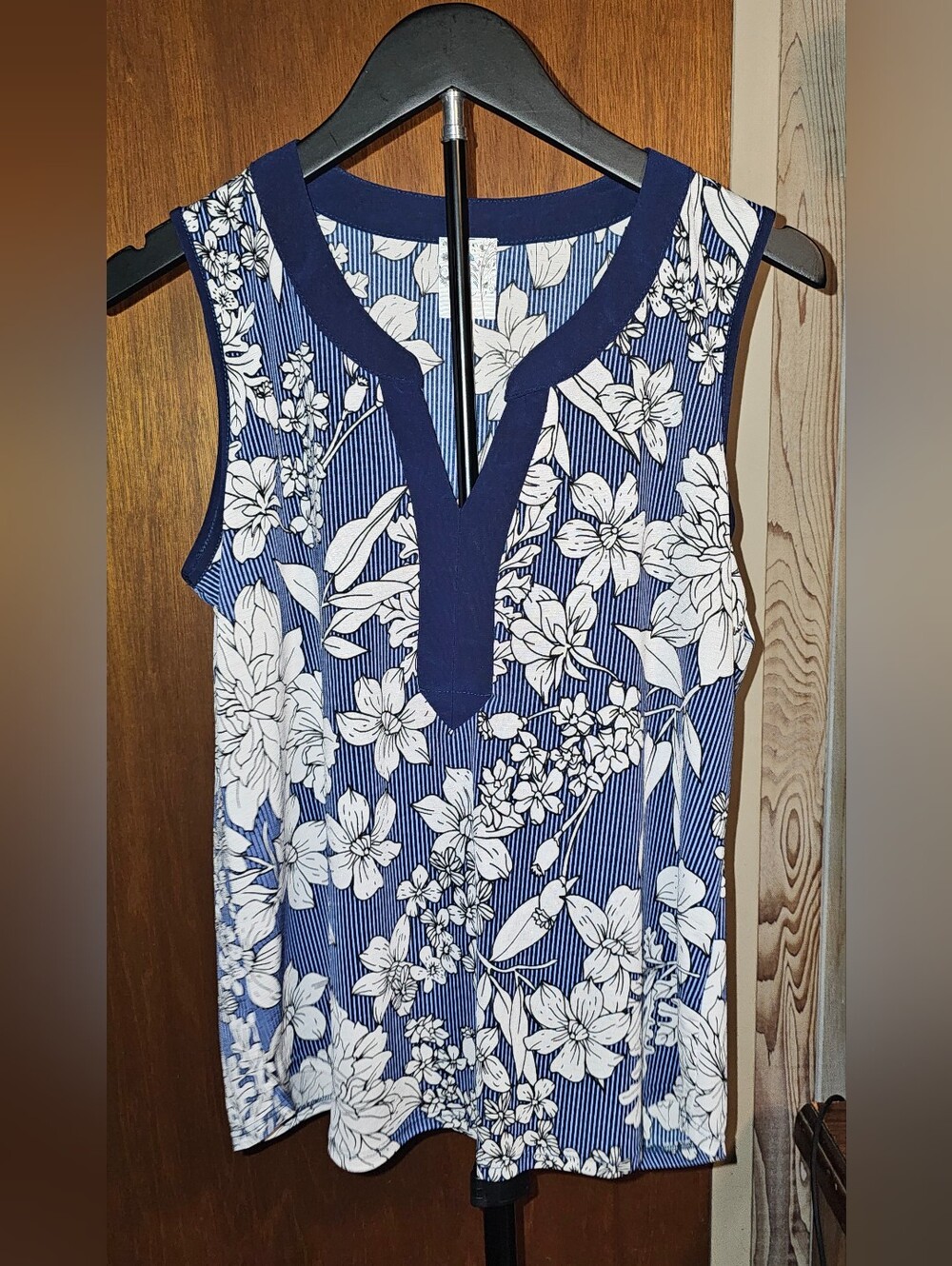 NAIF Navy Blue and White Floral V-Notch Sleeveless Camisole